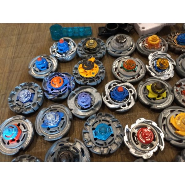 Photo10: Metal Fight Beyblade: Lot No.57R ( 50 Beyblades ; 2 Launchers ; 1 Ripcords & 3 Tools ) (10)