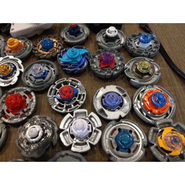 Photo9: Metal Fight Beyblade: Lot No.57R ( 50 Beyblades ; 2 Launchers ; 1 Ripcords & 3 Tools ) (9)