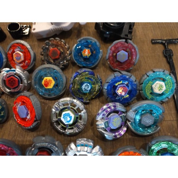 Photo4: Metal Fight Beyblade: Lot No.57R ( 50 Beyblades ; 2 Launchers ; 1 Ripcords & 3 Tools ) (4)